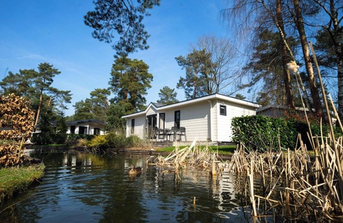 Lochem House | Family-Friendly Chalet with 3 Bedrooms and Garden Retreat