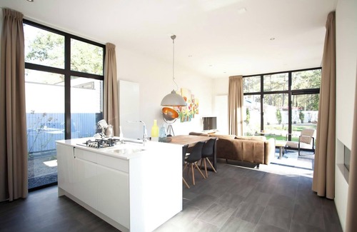Nijkerk House | Family-Friendly Chalet with 3 Bedrooms and Terrace