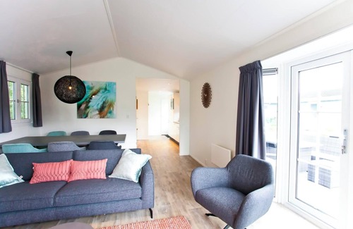 Nijkerk House | Cozy 3-Bedroom Chalet with Terrace and Family Amenities