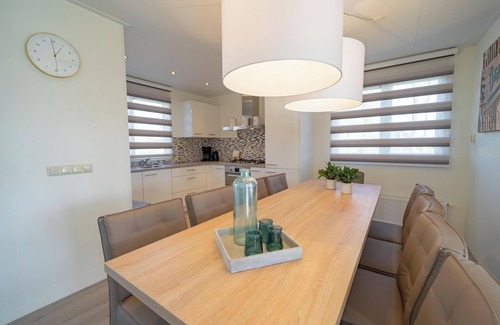 Susteren House | Spacious Chalet with Garden, Perfect for Families and Pets