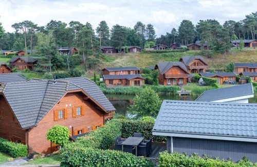 Langeberg House | Spacious Chalet with 6 Bedrooms and Pet-Friendly Amenities