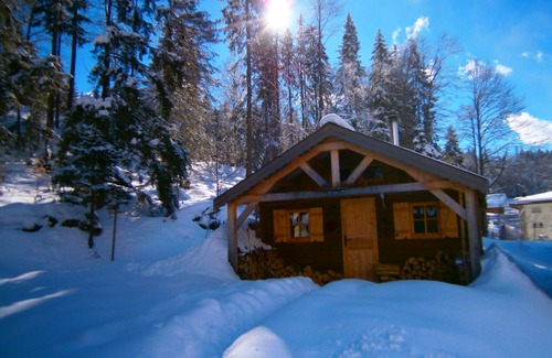 Premanon Ski Chalet | Refined Chalet: Steps from Slopes & Forest Trails
