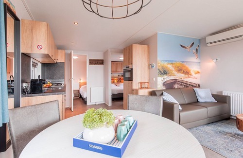 Leuken Ski Chalet | Beachfront Chalet with Pool in Leukermeer Holiday Park