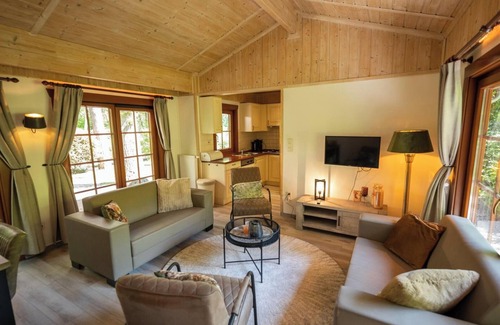 Lochem House | Cozy Chalet with Open-Plan Kitchen & Family-Friendly Amenities