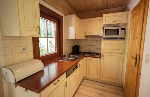 Lochem House | Cozy Chalet with Open-Plan Kitchen & Family-Friendly Amenities