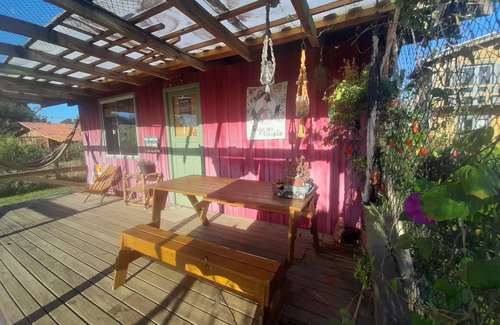 Arroio do Rosa Cottage | Peaceful Chalet with Balcony, Just 5 Minutes to the Beach