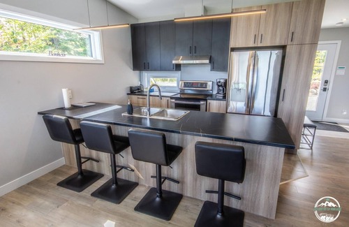 Matawinie Regional County Municipality Ski Chalet | Chalet with fireplace and mountain spa, golf view