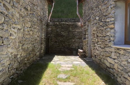 Centovalli Ski Chalet | Cozy Rasa Holiday House for 2-4 with Breakfast & Kitchen