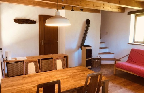 Centovalli Ski Chalet | Cozy Rasa Holiday House for 2-4 with Breakfast & Kitchen