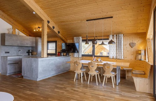 Pichl-Preunegg Ski Chalet | Inviting Chalet in Schladming with Spa & Parking Available