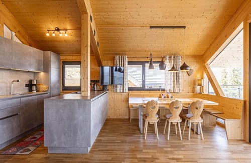 Pichl-Preunegg Ski Chalet | Inviting Chalet in Schladming with Spa & Parking Available