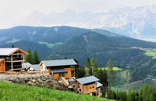 Pichl-Preunegg Ski Chalet | Cozy Ski In Ski Out Chalet Reiteralm 11 with Hot Tub