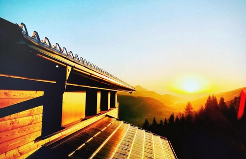 Pichl-Preunegg Ski Chalet | Cozy Ski In Ski Out Chalet Reiteralm 11 with Hot Tub