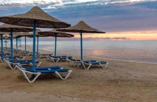 Port Ghalib Apartment | Inviting Chalet with Pool View and Private Beach Access