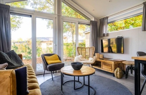 Otterlo House | Cozy Two-Bedroom Chalet with Kitchen & Pet-Friendly Amenities