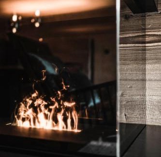 Brennero Apartment | YAK Hauesl: Guest Rated 10/10 with Hot Tub & Family Amenities