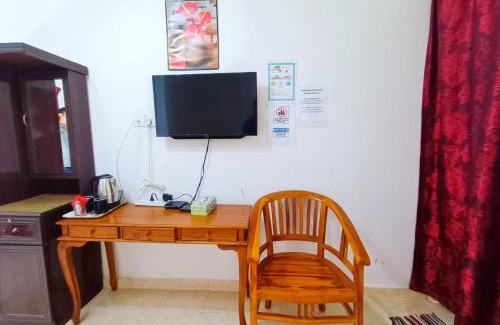 Marang Hotel | Explore Chalet Yunie Marang: Ocean View & Pool Awaits