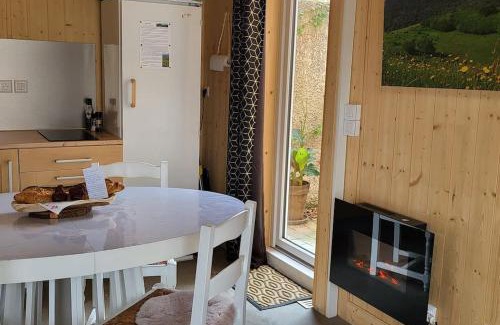 Pont-du-Chateau House | Relaxing Chalet with Hot Tub and Garden Retreat