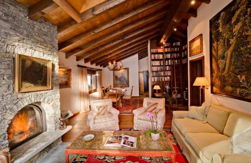 Zermatt Ski Chalet | Zen Retreat in Zermatt: Steps from Ski Lift & Hot Tub