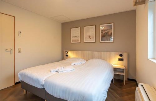 Sint-Annaland Hotel | Scenic Oceanfront Retreat at Chaletparc Krabbenkreek Zeeland
