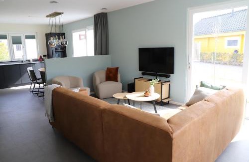 Sint-Annaland House | Scenic Oceanfront Retreat at Chaletparc Krabbenkreek Zeeland