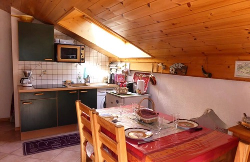 Les Houches Apartment | Chalets Alpages - Family-Friendly Retreat with Spa & Breakfast