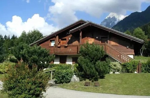 Les Houches Apartment | Chalets Alpages - Family-Friendly Retreat with Spa & Breakfast