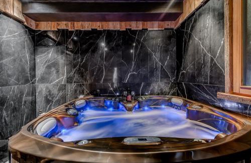 Les Almes Villa | Elegant Chalet ANNAPURNA Lodge GANGA with Hot Tub