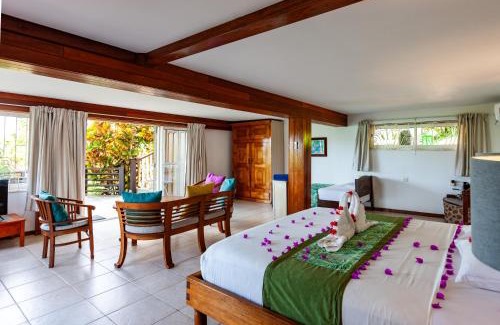 Baie Ste Anne House | Discover Chalets Cote Mer with Oceanfront Pool Access