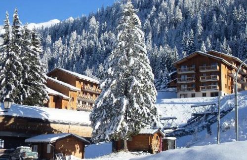 Valfrejus Apartment | Family-Friendly Stay at Chalets De Florence for 6 Guests