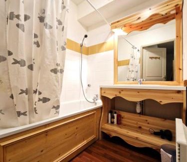 Valfrejus Apartment | Family-Friendly Stay at Chalets De Florence for 6 Guests