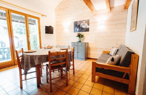 Orlu House | Family-Friendly Chalets et Gîtes d'Orlu with Pool