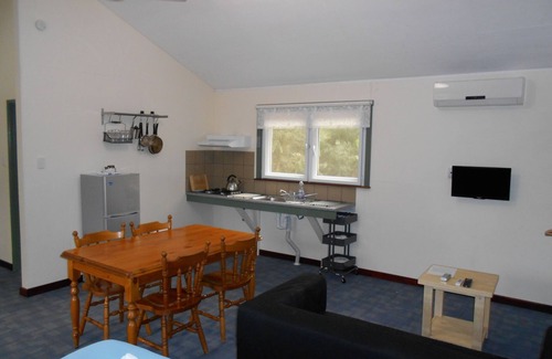 Stoneville Cottage | Cozy Chalets on Stoneville: Family-Friendly with Breakfast