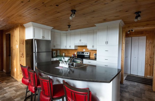 Chambord Cottage | Relaxing Chalets & Spa Lac Saint-Jean with Ocean Views