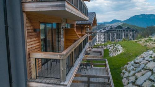 Jasna Apartment | Experience ChaletSKI Jasná: Ski-In & Out with Hot Tub