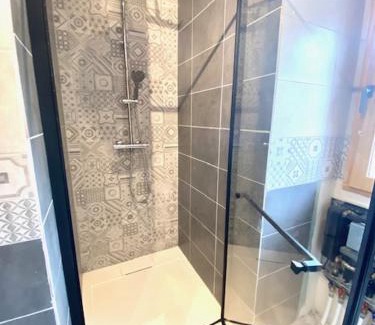 Saint-Jean-de-Maurienne Apartment | Family-Friendly Getaway at Chaleur Alpine Hotel