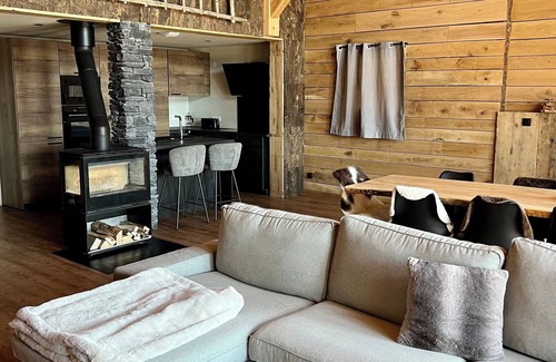 Villard-Reculas Ski Chalet | Cozy Chalet with Lake View in Villard-reculas