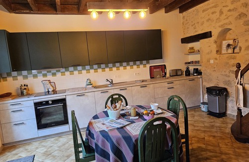 Mauriac House | Cozy Retreat Near St Emilion with Pool and Spa Amenities