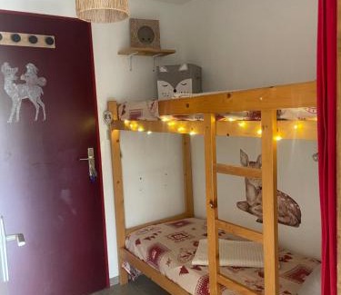 Premanon Apartment | Cozy Mountain Studio with Balcony - Child Friendly Retreat