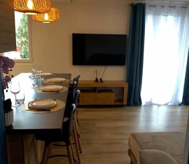 Albertville Apartment | Chaleureux T4, petit déjeuner offert, boisson rafraîchissante pour la bienvenue