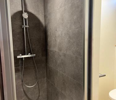 Albertville Apartment | Chaleureux T4, petit déjeuner offert, boisson rafraîchissante pour la bienvenue