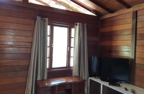 Sao Pedro da Serra Ski Chalet | Inviting Chalezinho Pedra Azul with Oceanfront Views