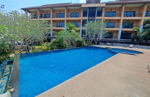 Chumphon Resort | Chalicha Resort: Relax by the Pool and Savor Great Dining