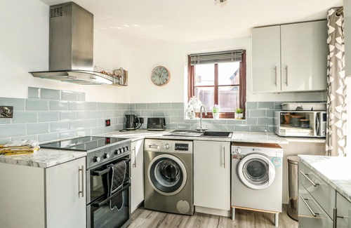 Methwold Cottage | Chalk Cottage: Pet-Friendly Getaway in Feltwell Awaits