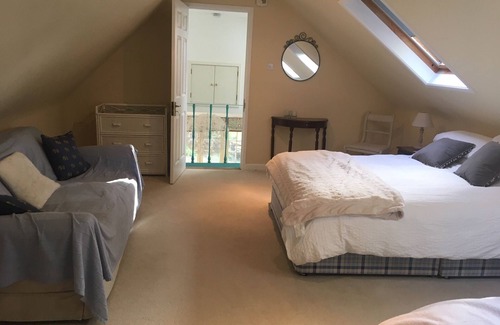 Andover House | Inviting Chalkcroft Lodge: Pool, Breakfast & Family-Friendly Stay