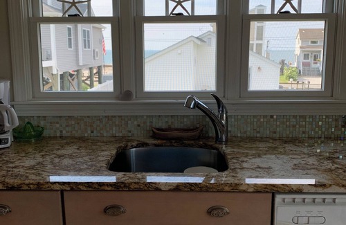 Saybrook Manor Cottage | Chalker Beach cottage, steps to private beach.