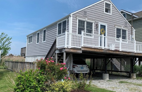 Saybrook Manor Cottage | Chalker Beach cottage, steps to private beach.