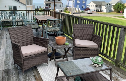 Saybrook Manor Cottage | Chalker Beach cottage, steps to private beach.