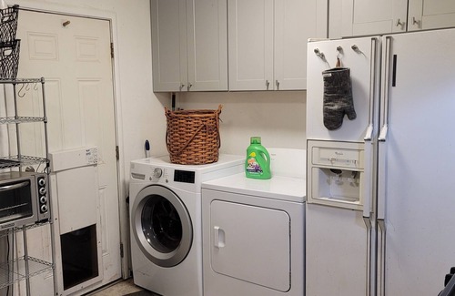 Vallejo House | Chalkwall Duplex in Vallejo - 5 minutes from Wine Country and Discovery Kingdom!