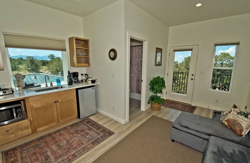 Crestone Apartment | Unforgettable Stay at Challenger Views with Spa and Hot Tub